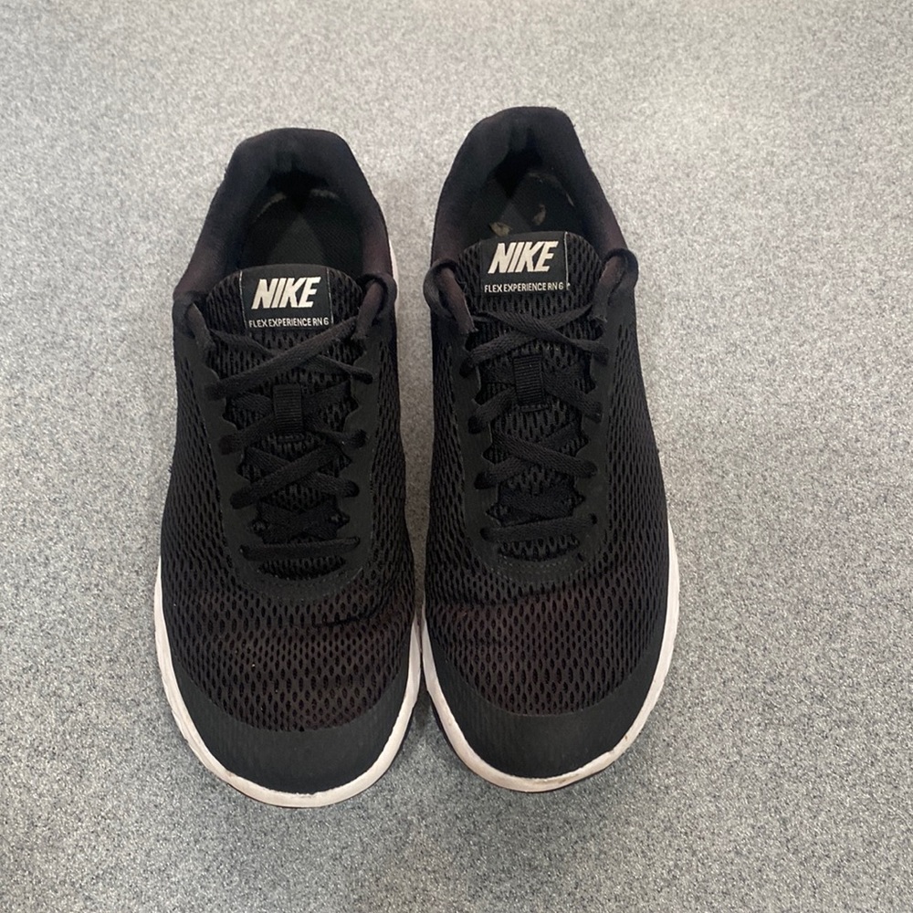 Women's Nike shoe
